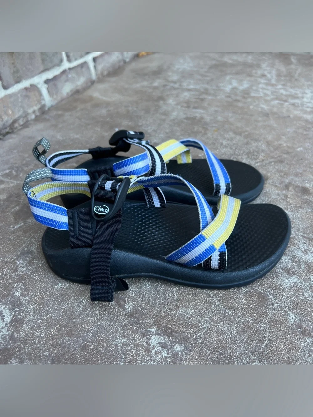 Chaco Kids Sandals in Black with Blue & Yellow Straps Sz 2